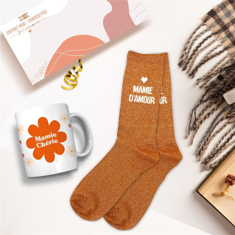 COFFRET MUG CHAUSSETTES MAMIE CHERIE 
